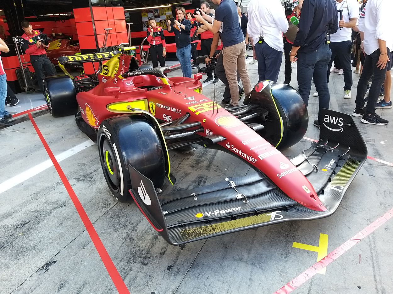 F1 | GP Italia 2022, la livrea Ferrari per i 75 anni della Scuderia. Come viene realizzata? [Gallery]