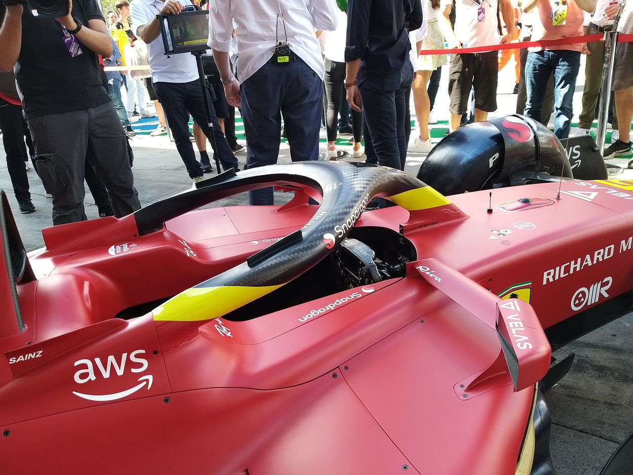 F1 | GP Italia 2022, la livrea Ferrari per i 75 anni della Scuderia. Come viene realizzata? [Gallery]