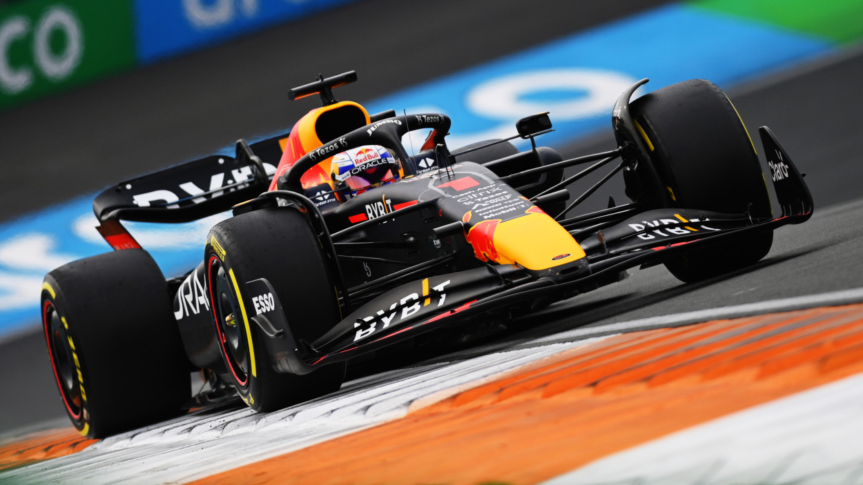 F1 | GP Olanda 2022, gara: Verstappen trionfa e fa 30 davanti a Russell e Leclerc in un finale caotico. Hamilton 4°