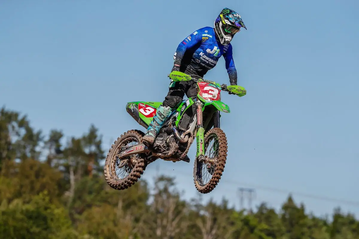 MXGP | GP Svezia 2025, Gara 2: Gifting dal paradiso all’inferno all’ultimo giro, Romain Febvre realizza la doppietta